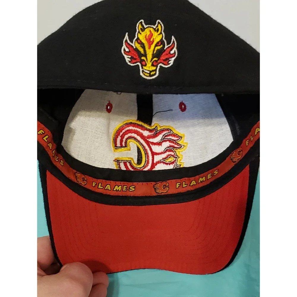Vtg Calgary Flames Zephyr Graf-X Hat Fitted Size 7 1/8 NHL Hockey Cap Black Wool
